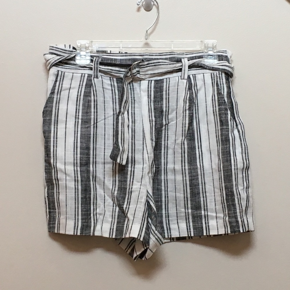 NEW LOOK Large Belted Striped Shorts Black/White NEW